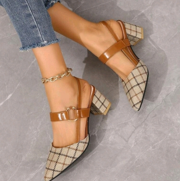 Fashionable Square Fabric Material Peep Toe Chunky Hign Heels Sandals - Picture 3 of 6